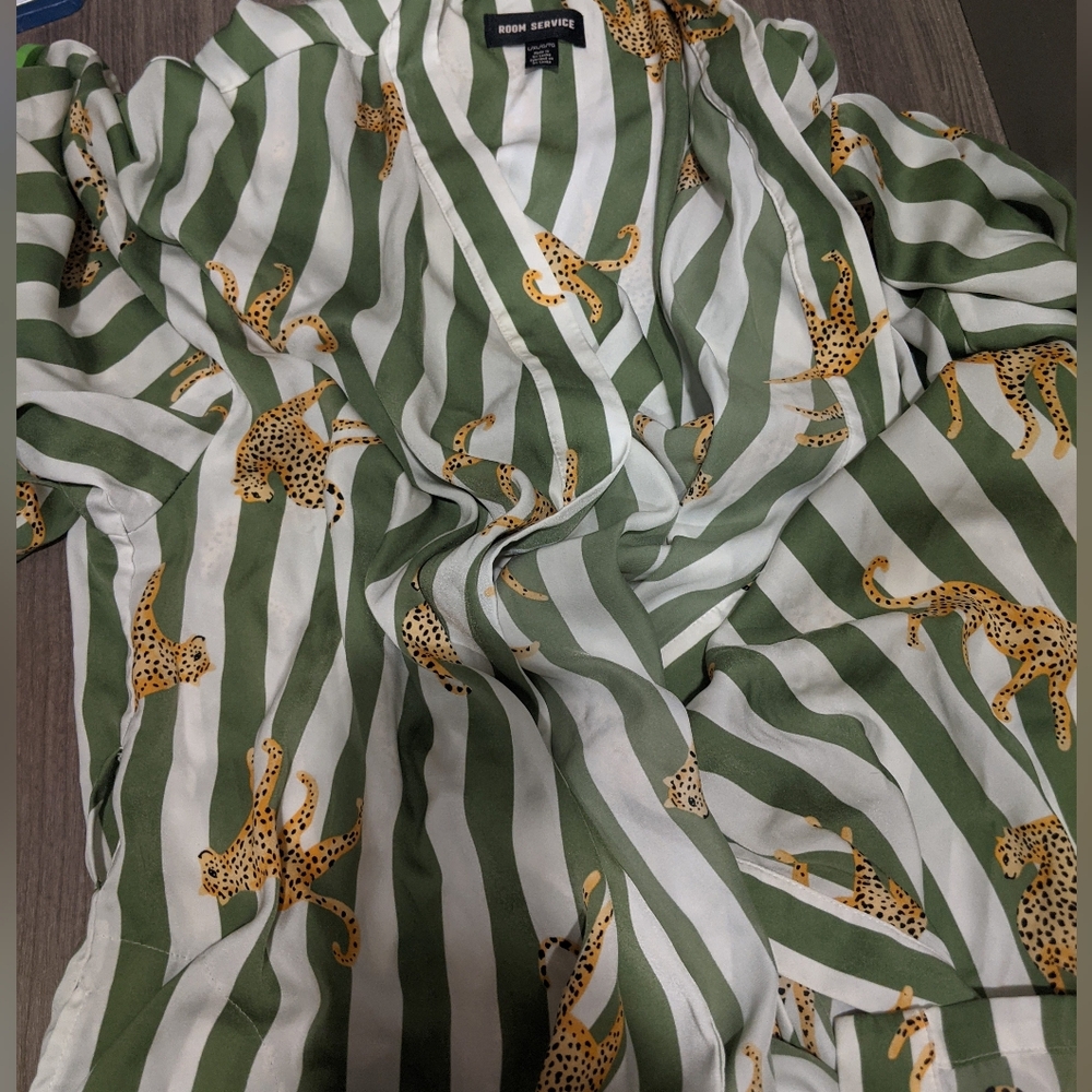 Room Service Womens Cheetah Leopard Jaguar Robe L/XL 3/4 Sleeve